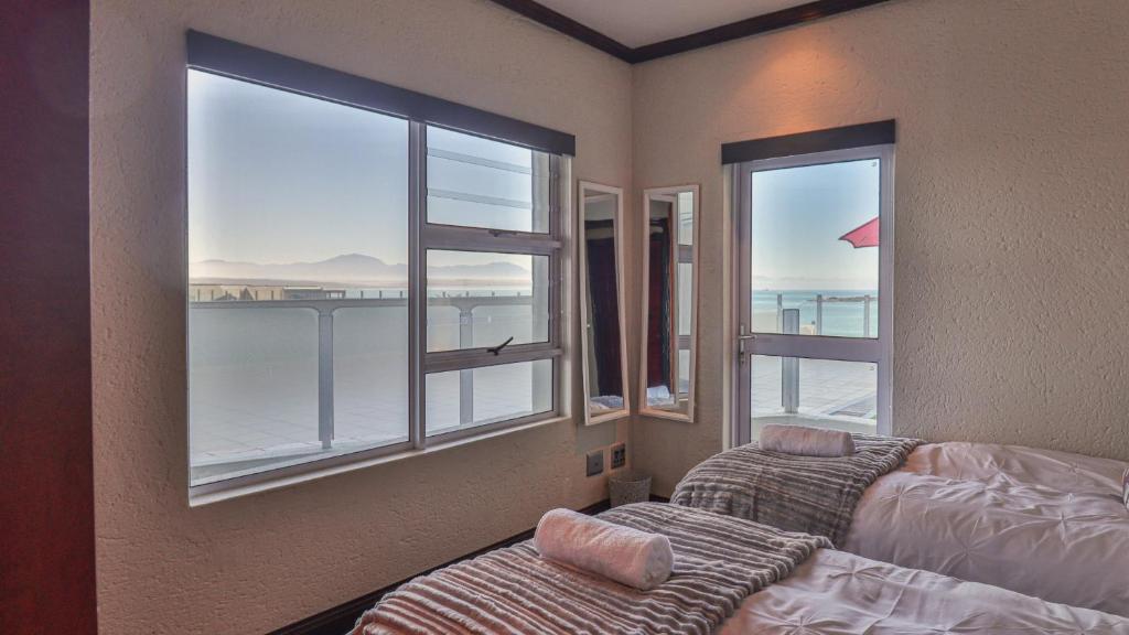 Trio Towers Beach View Apartment - Image 20