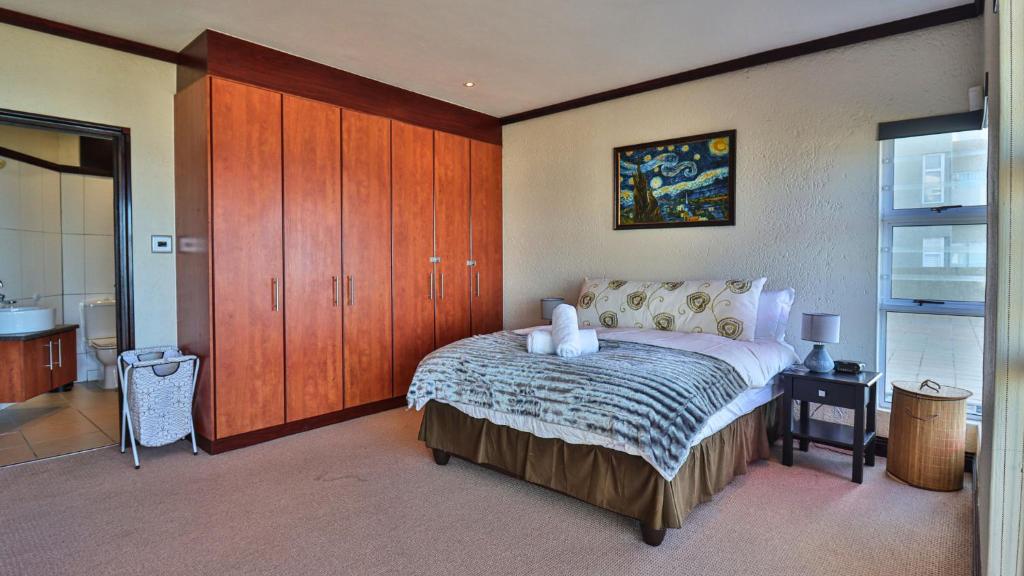 Trio Towers Beach View Apartment - Image 18