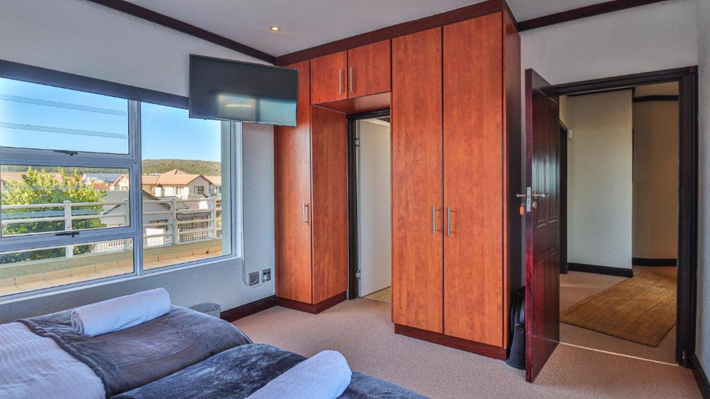 Trio Towers Beach View Apartment - Image 24