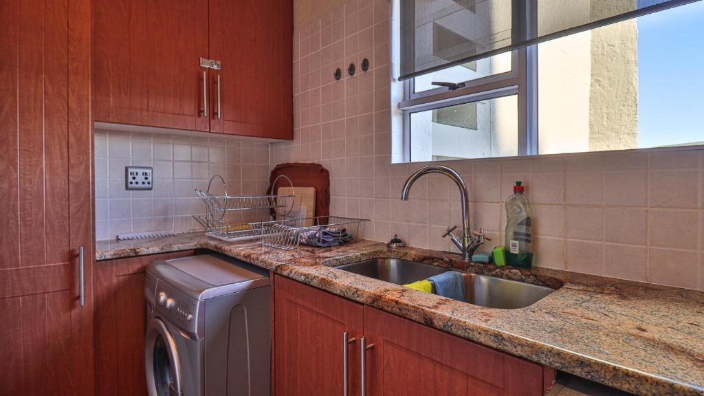 Trio Towers Beach View Apartment - Image 22