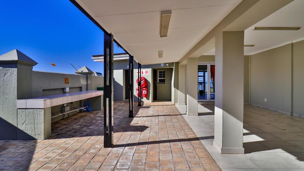 Trio Towers Beach View Apartment - Image 28