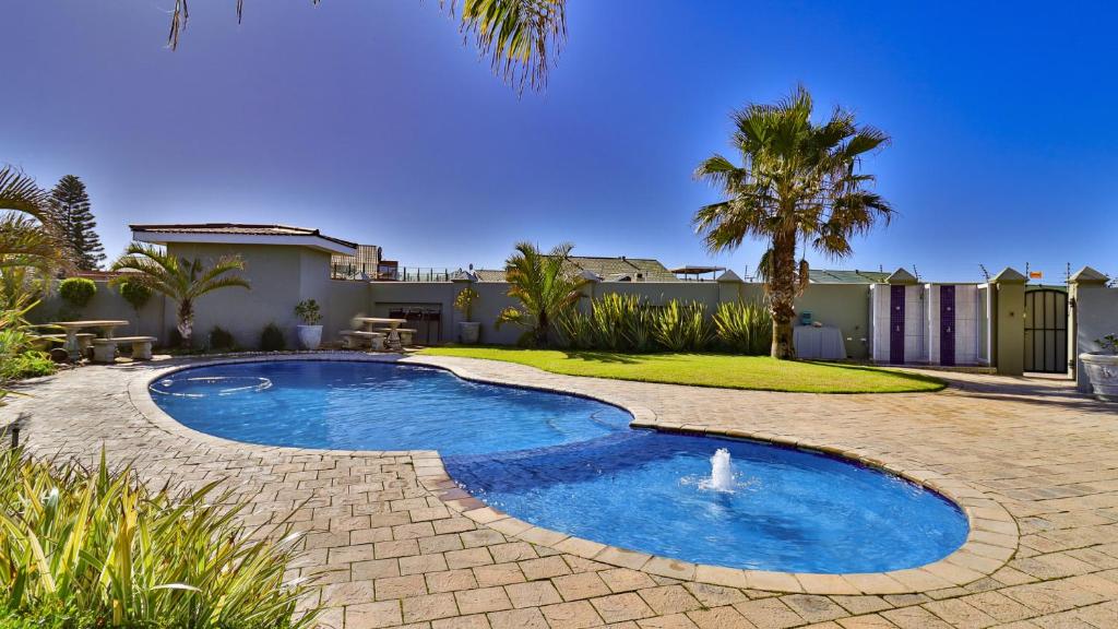 Πισίνα στο ή κοντά στο Trio Towers Beach View Apartment