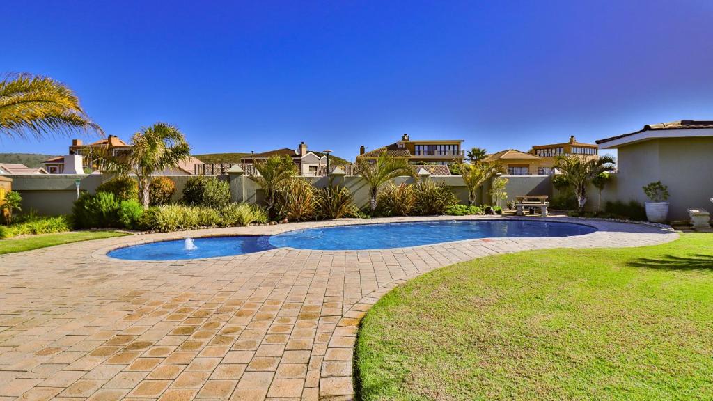 Trio Towers Beach View Apartment - Image 31