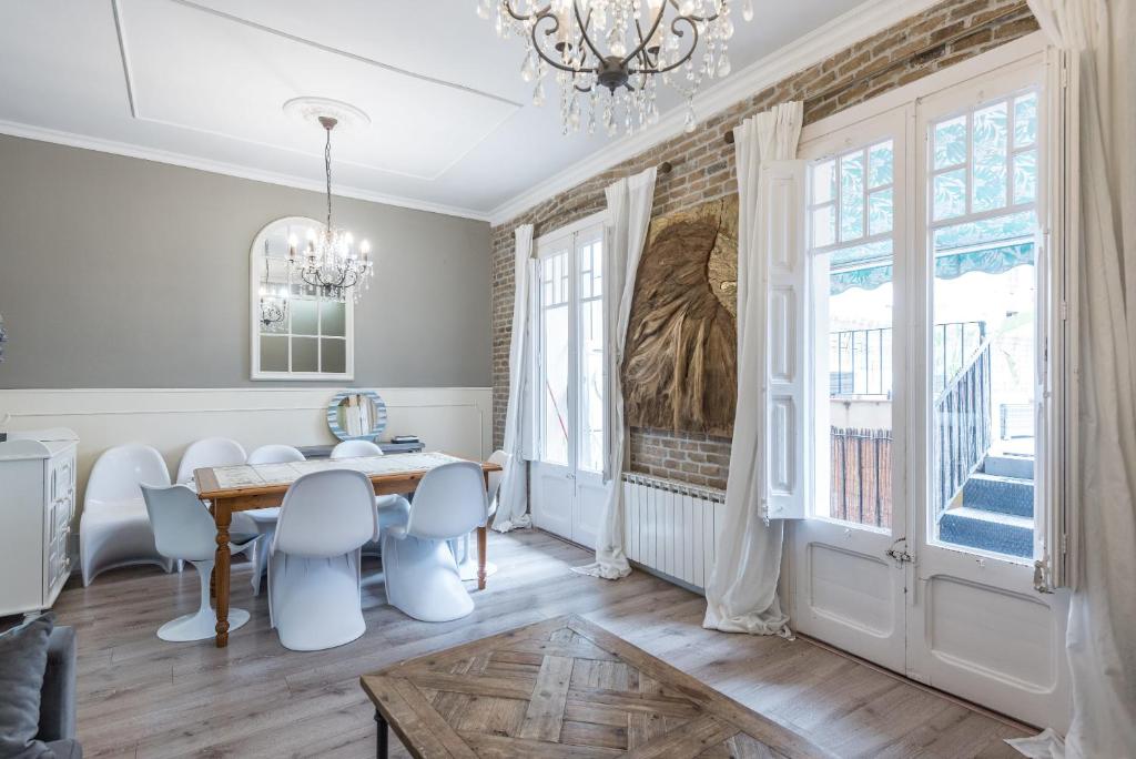 The Collection Barcelona - Eixample 3BD Apartment with Private Terrace