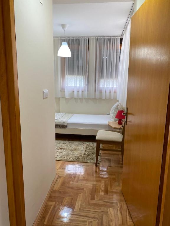 Postel nebo postele na pokoji v ubytování Apartmani Jelica FREE PARKING