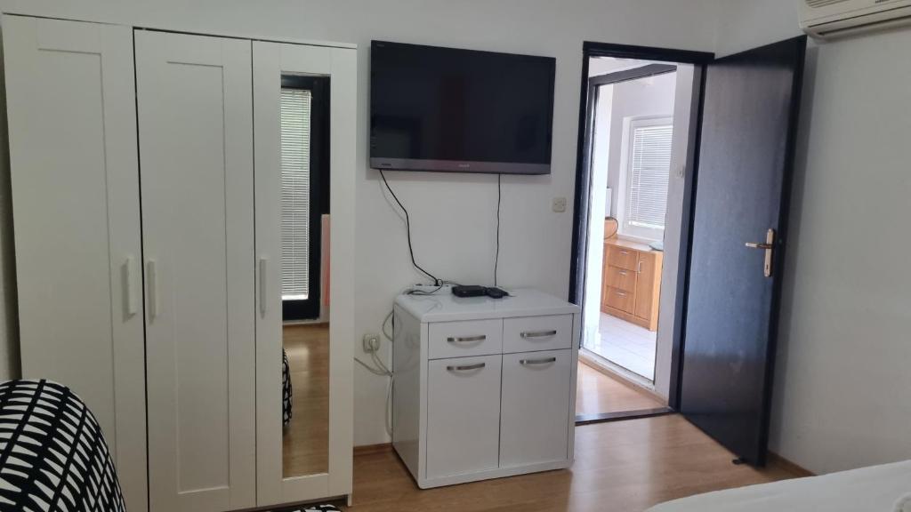 TV a/nebo společenská místnost v ubytování Apartment Mari