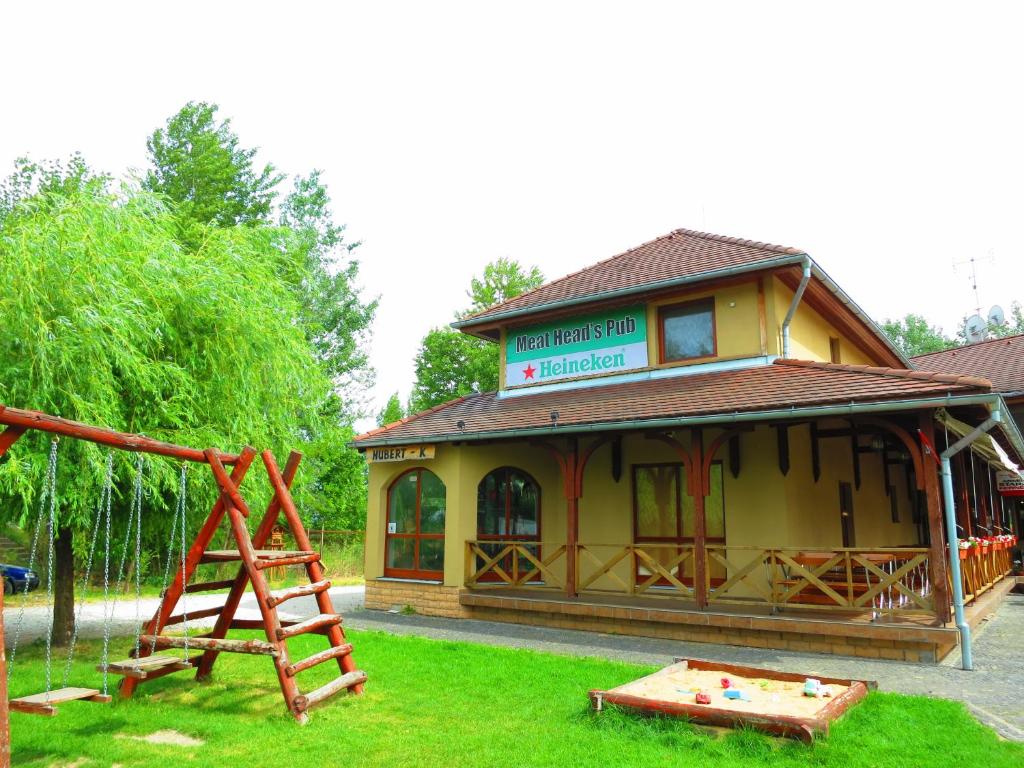 Herní místnost nebo prostor pro děti v ubytování Guest House Meat Heads Pub