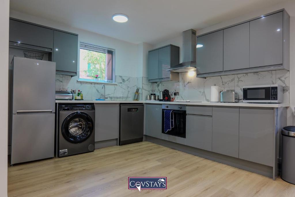 Kuchyň nebo kuchyňský kout v ubytování Beauchamp House - Apartment in Coventry City Centre by CovStays