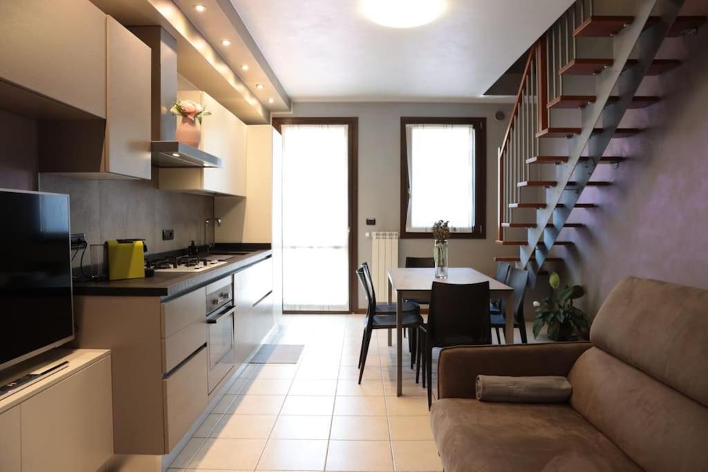 Kuchyň nebo kuchyňský kout v ubytování 15 min Padova Appartamento Moderno Travato