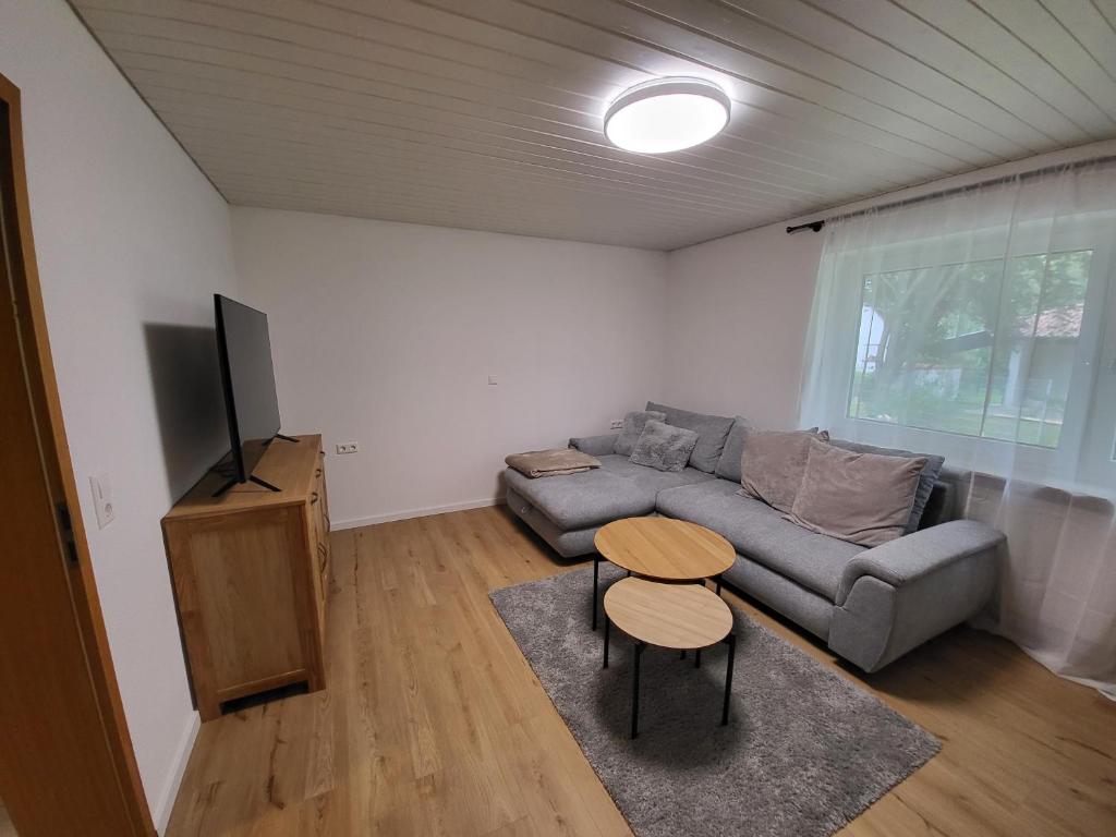 TV a/nebo společenská místnost v ubytování 2 Zimmer Appartment in Crailsheim
