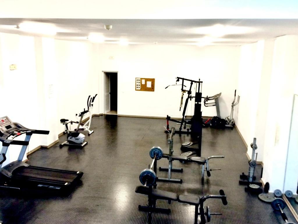 Fitness centrum a/nebo fitness zařízení v ubytování Large relaxed terrace, golf views