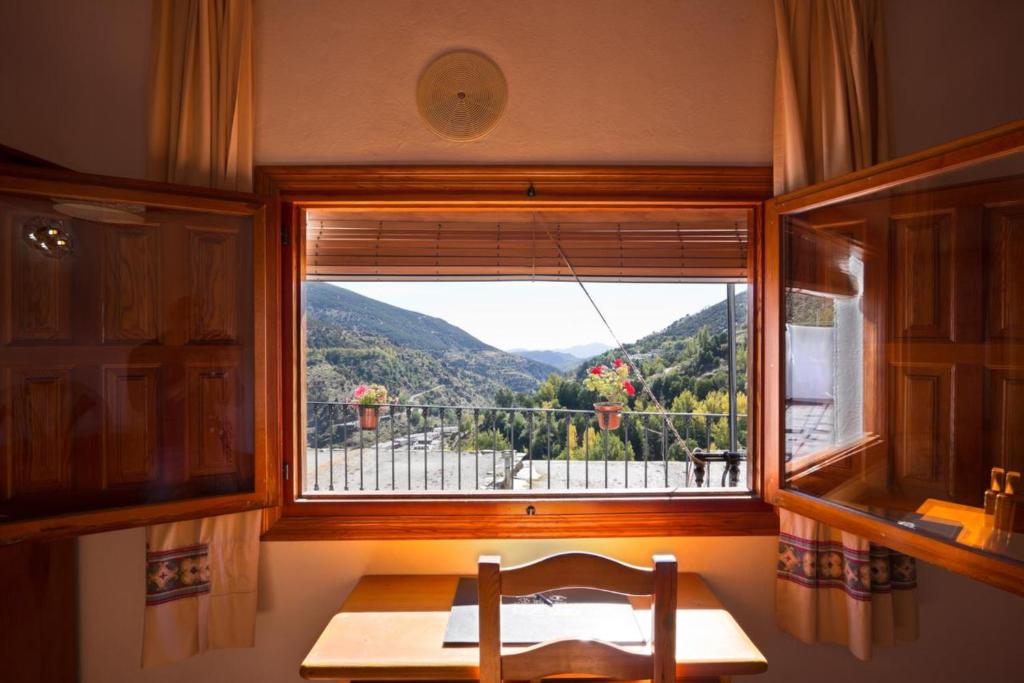 Nespecifikovaný výhled na hory nebo výhled na hory při pohledu z hotelu