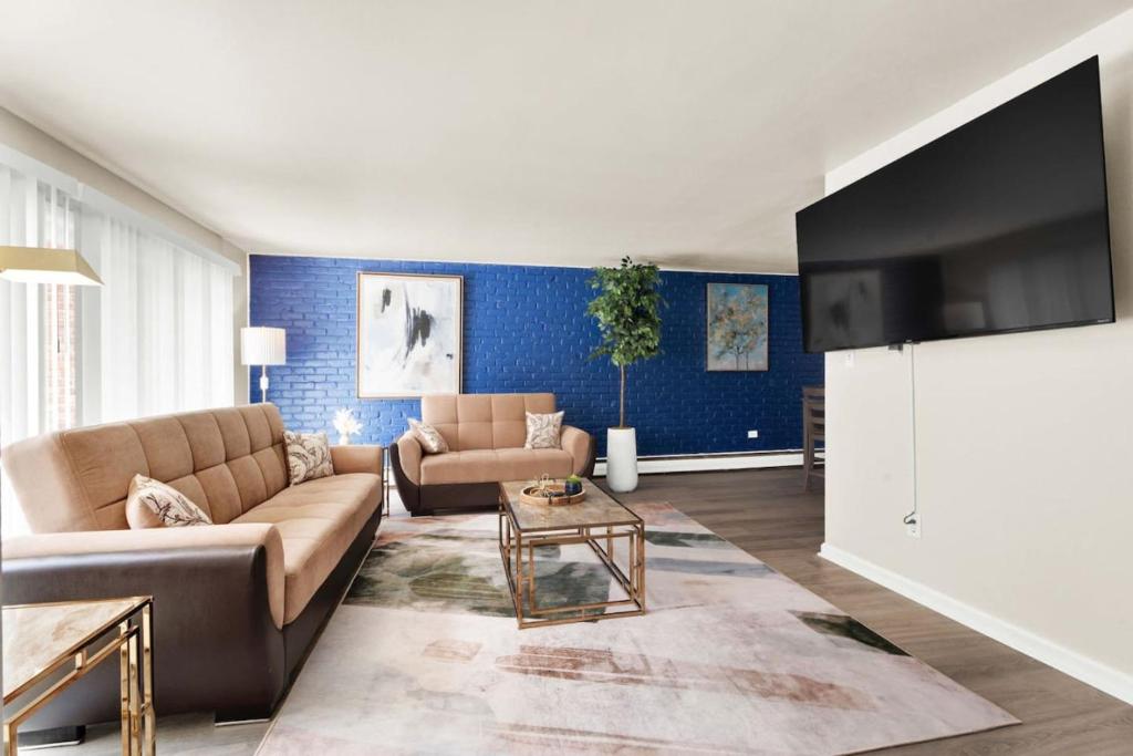 Μια τηλεόραση ή/και κέντρο ψυχαγωγίας στο Sterling Heights Tranquil Retreat