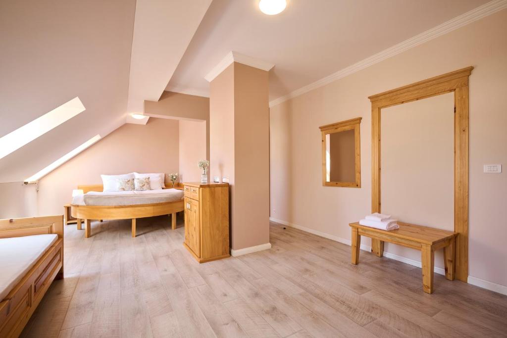 Postel nebo postele na pokoji v ubytování Hotel Kadoor