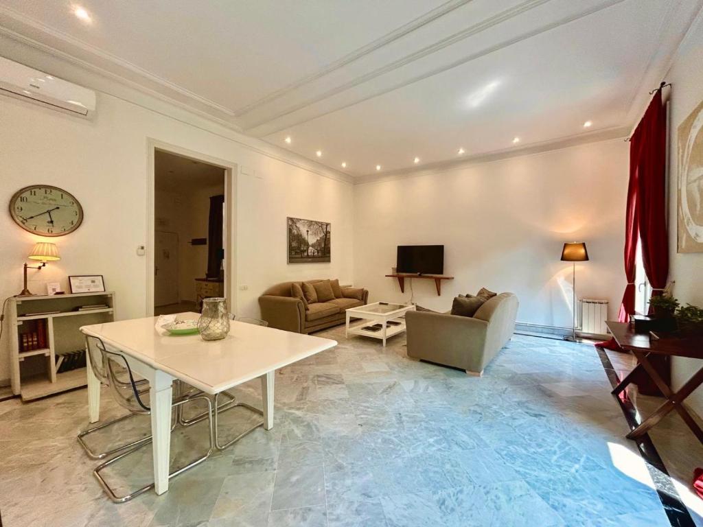 BCN Apartments 41 - Large Two-Bedroom Apartment