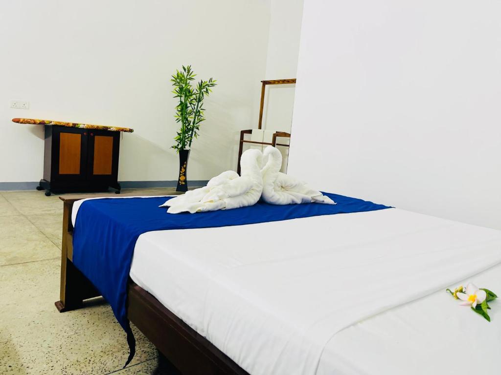 Postel nebo postele na pokoji v ubytování Surfing Beach Nilaveli