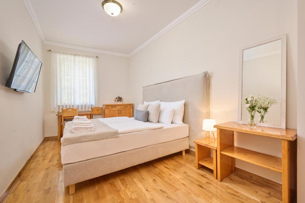 Postel nebo postele na pokoji v ubytování Hotel Kadoor
