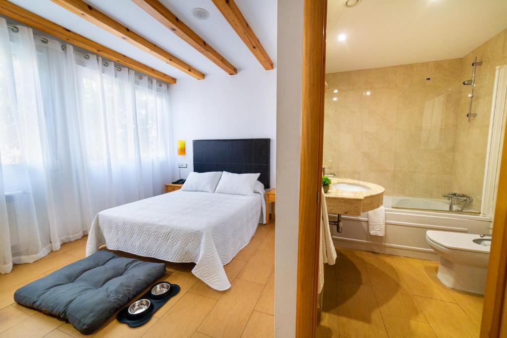 Postel nebo postele na pokoji v ubytování Hotel Puerta de Cazorla