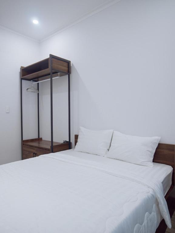 Giường trong phòng chung tại Amber Hotel