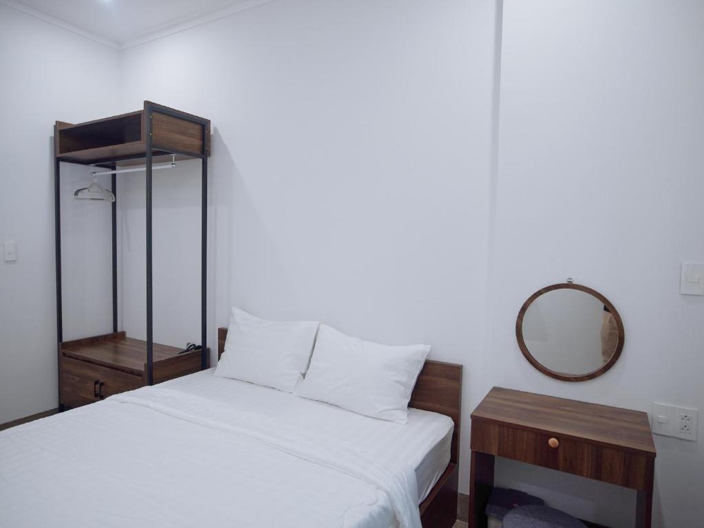Giường trong phòng chung tại Amber Hotel