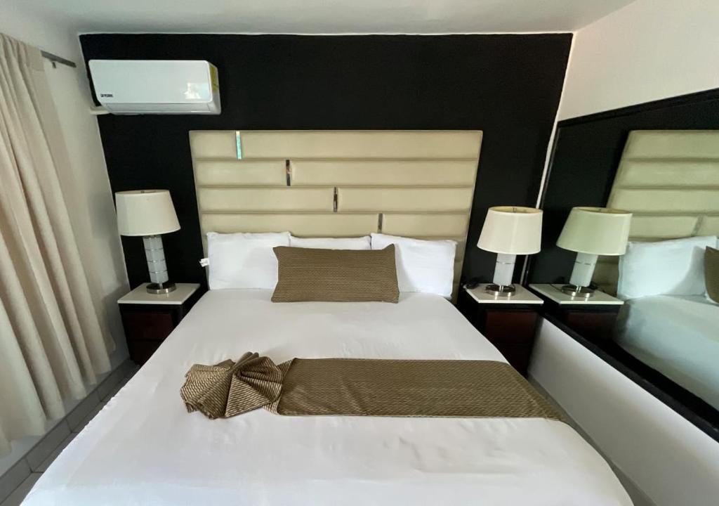 Postel nebo postele na pokoji v ubytování Hotel Guillen