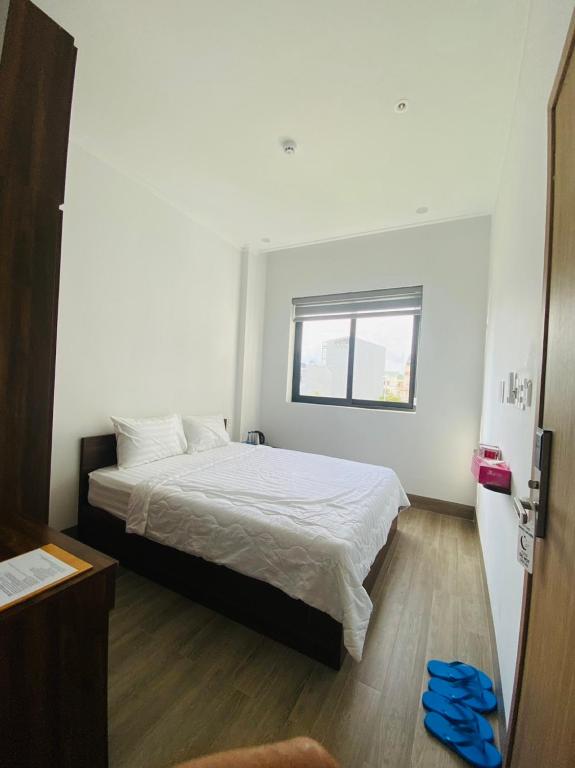 Giường trong phòng chung tại Amber Hotel