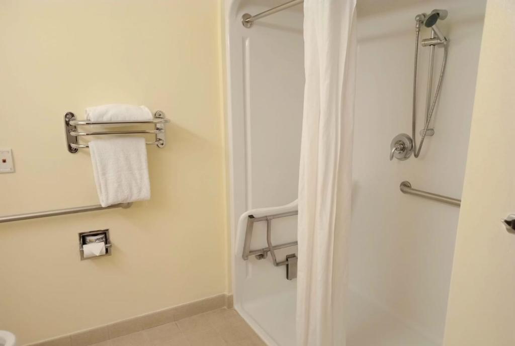 Microtel Inn and Suites by Wyndham Toluca - Queen Room Mit Zwei Queensize -Betten - Zugang Zur Mobilität/Nichtraucher