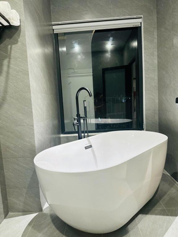 Phòng tắm tại Amber Hotel