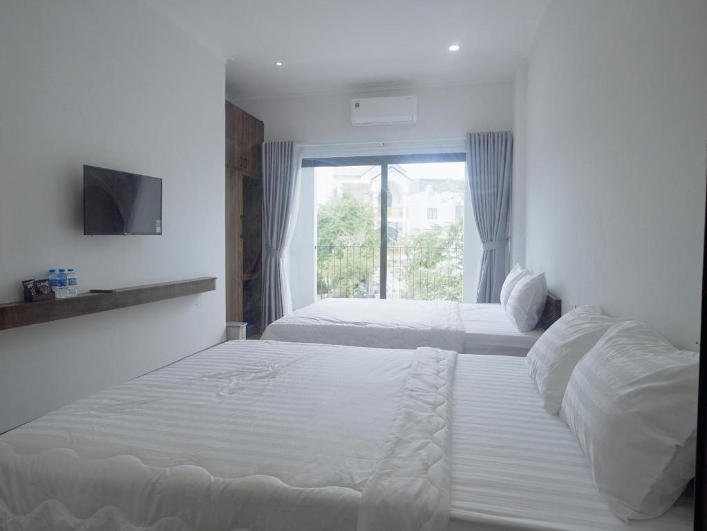 Giường trong phòng chung tại Amber Hotel