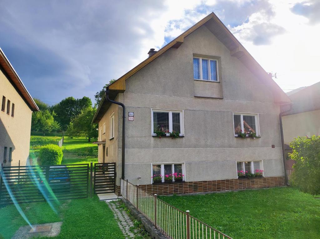 Budova, v ktorej sa dovolenkový dom nachádza