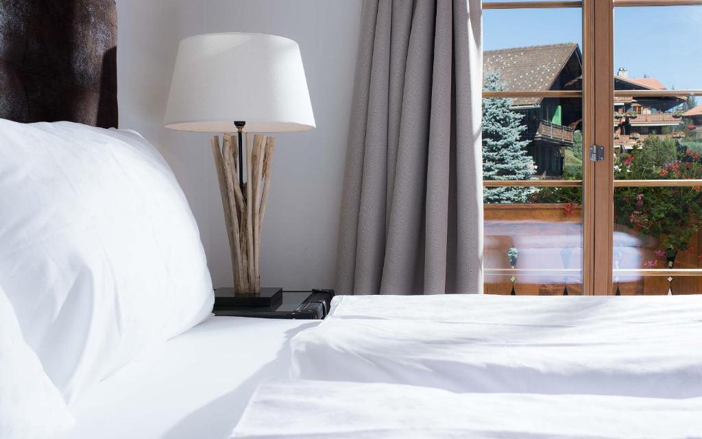 Postel nebo postele na pokoji v ubytování Hotel des Alpes Superieur