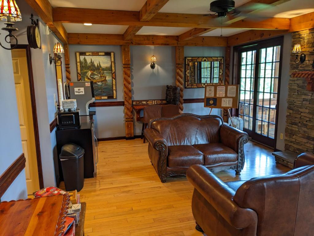 Posezení v ubytování August Lodge Cooperstown