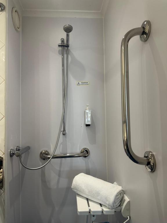 go2 Glasgow Cumbernauld Hotel free parking - Double Room - Disability Access
