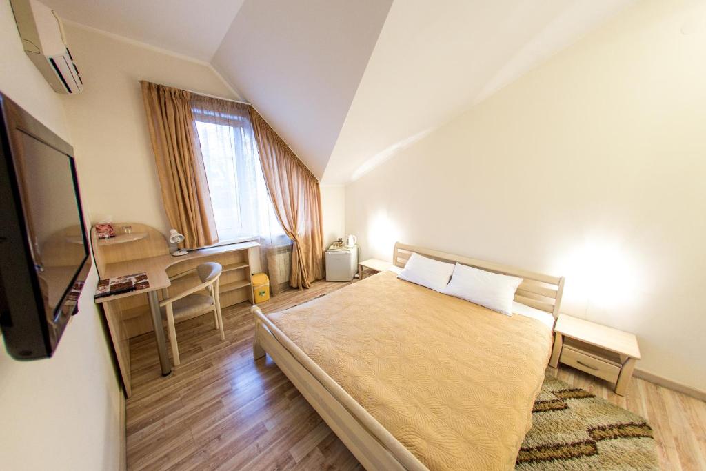Готелі: COMFORT ROOM кімнати в приватному будинку є укриття, Київ