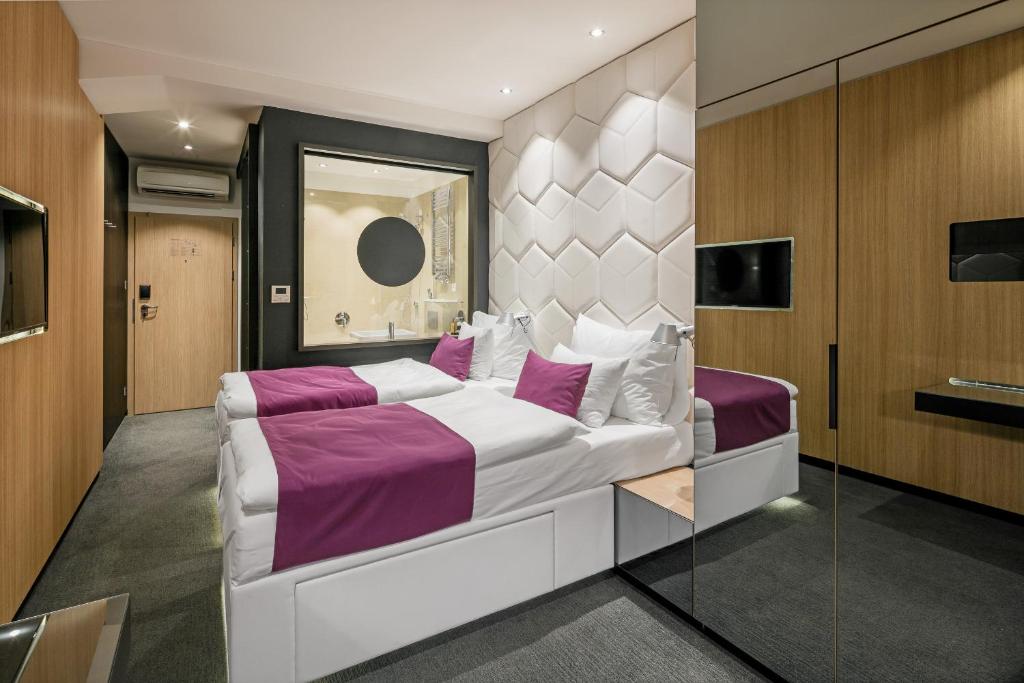 Postel nebo postele na pokoji v ubytování Pytloun Grand Hotel Imperial