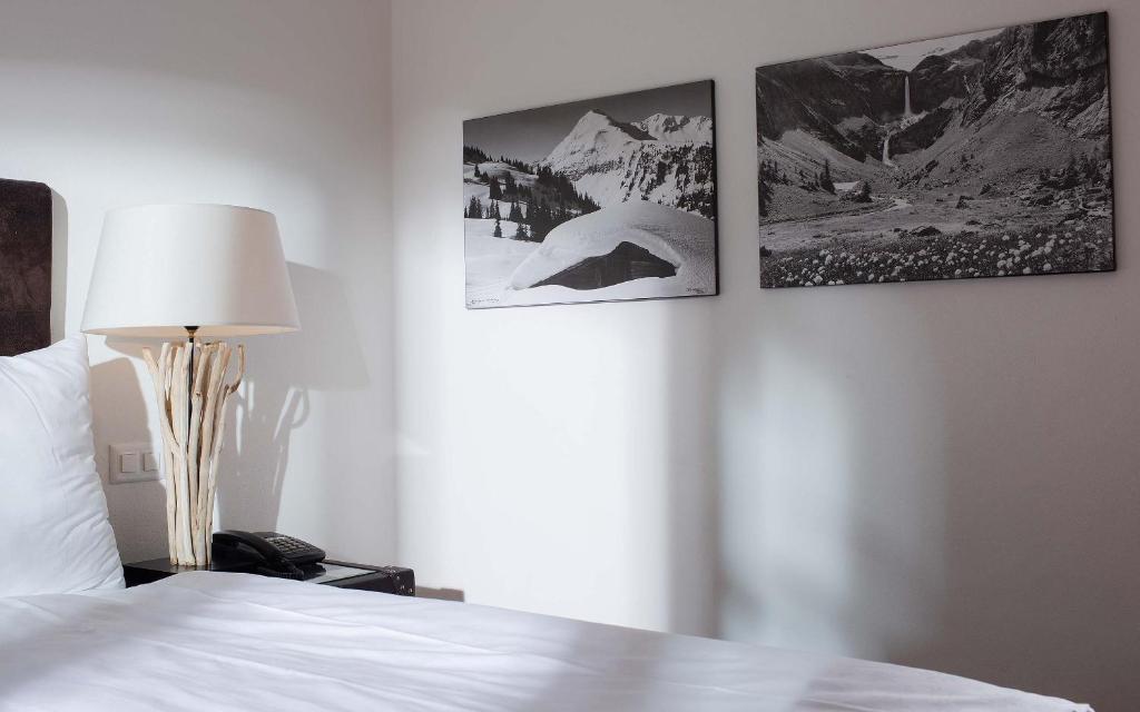 Postel nebo postele na pokoji v ubytování Hotel des Alpes Superieur