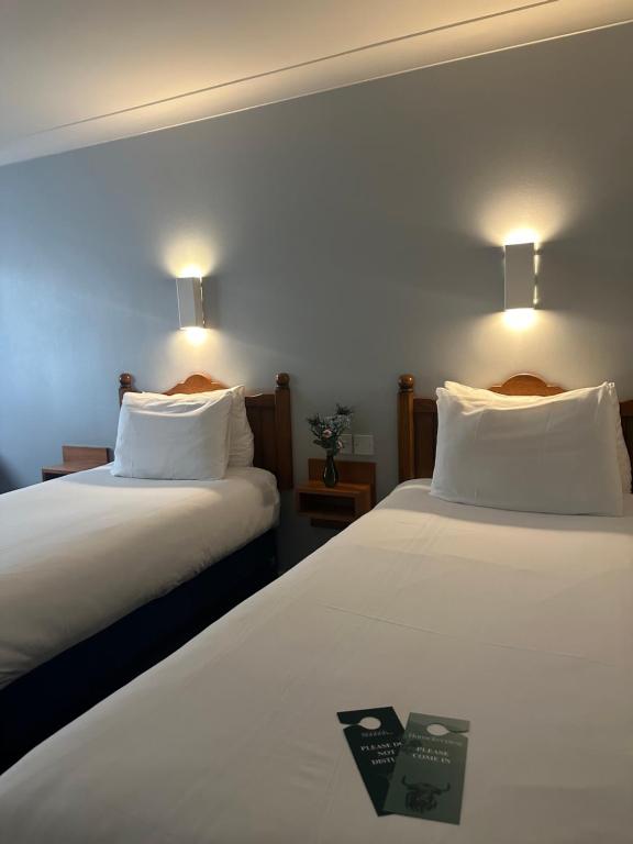 go2 Glasgow Cumbernauld Hotel free parking - Twin Room - Disability Access