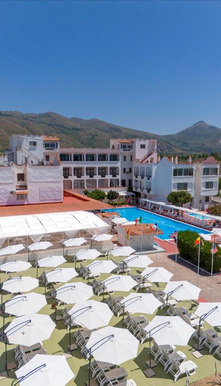 Bazén v ubytování International Resort nebo v jeho okolí
