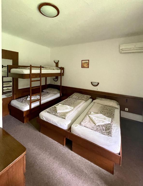 Postel nebo postele na pokoji v ubytování Pri Ancki B&B Ljubljana suburbs