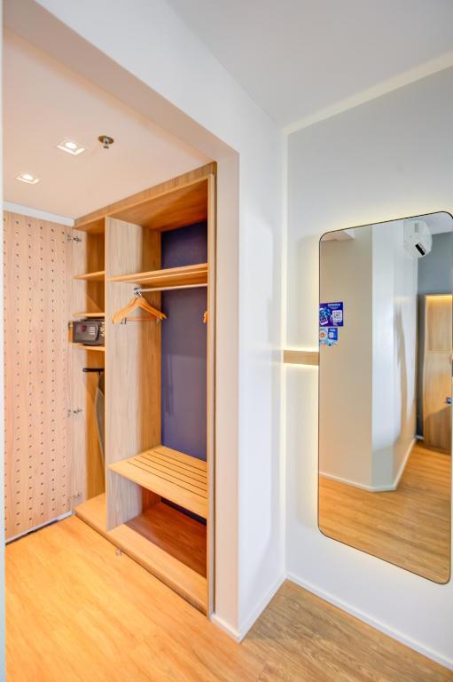 Una cocina o zona de cocina en Hampton by Hilton Guarulhos Airport