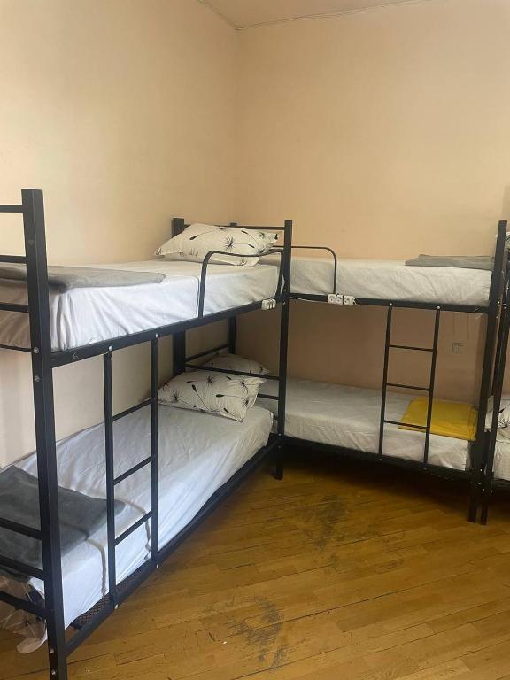 Postel nebo postele na pokoji v ubytování Olympic Hostel