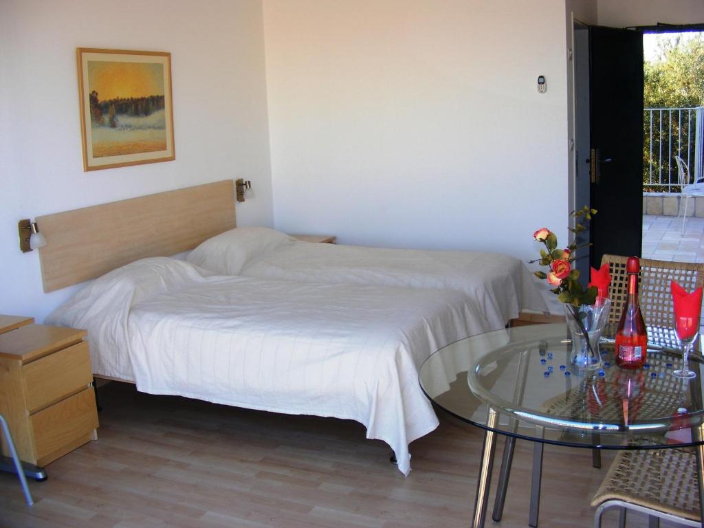 a bedroom with a bed and a glass table at Nof Canaan in Kfar Adumim