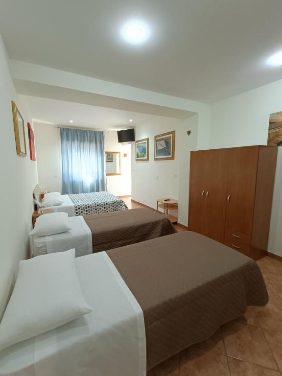 Xenion Guest House - Quadruple Room With Private Bathroom