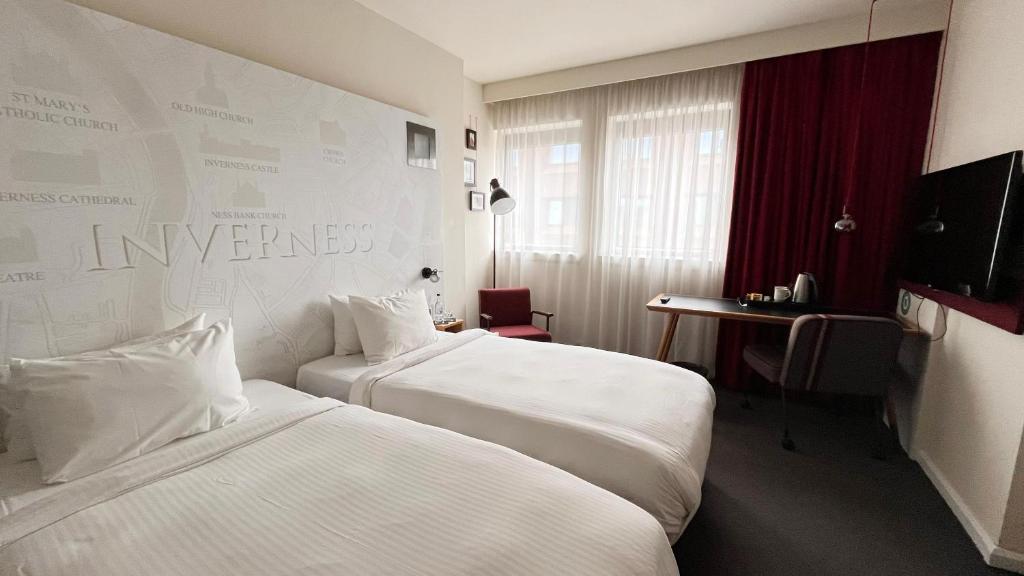 Postel nebo postele na pokoji v ubytování B&B HOTEL Inverness