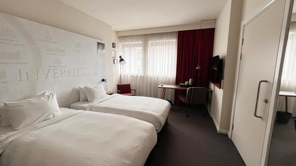 Postel nebo postele na pokoji v ubytování B&B HOTEL Inverness