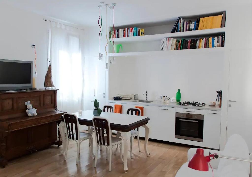 YR Apartments - Central Station - 5 Min Walk to Metro & Trains