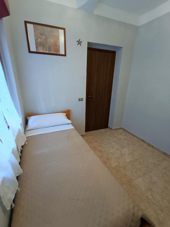 Xenion Guest House - Economy Single Room