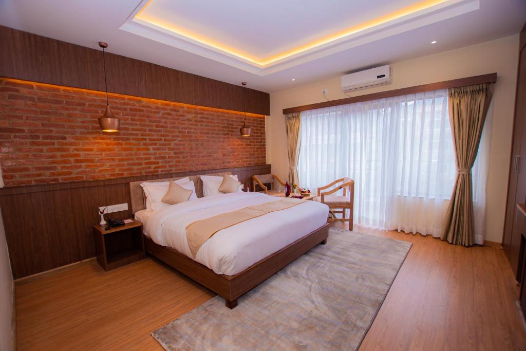 Rúm í herbergi á Temple Himalaya Hotel & Spa