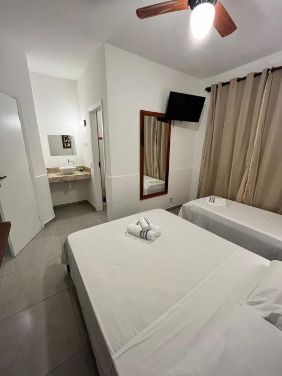 Cama ou camas em um quarto em Pousada Portal de Paraty- COM GERADOR DE ENERGIA