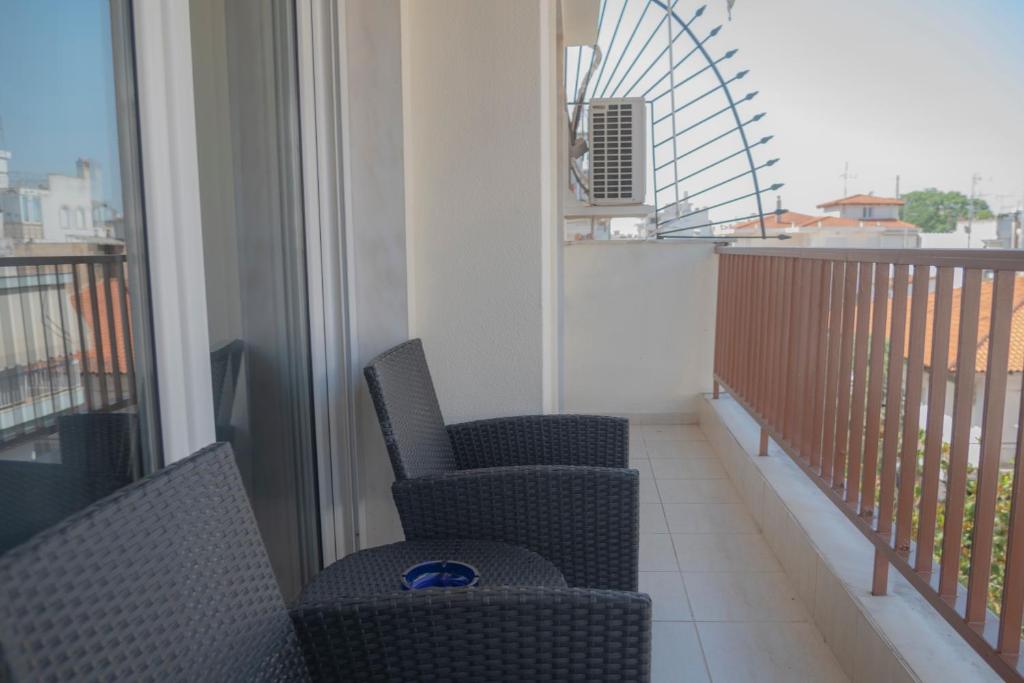 Balkón nebo terasa v ubytování VIP Apt. Pezodromos Kalamarias